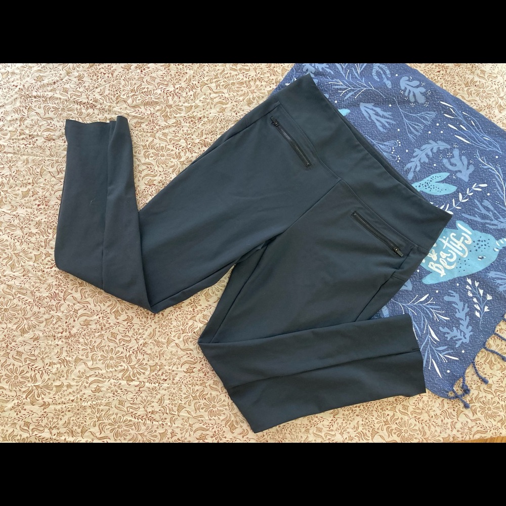 Athleta XL T 💙B-Corp+